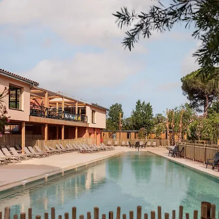Beautiful With Air Conditioning, In A Park, 1 5 Km From The * Le Grau-d'Agde