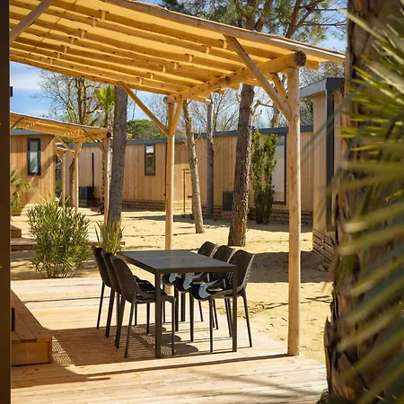 Beautiful With Air Conditioning, In A Park, 1 5 Km From The Chalet *