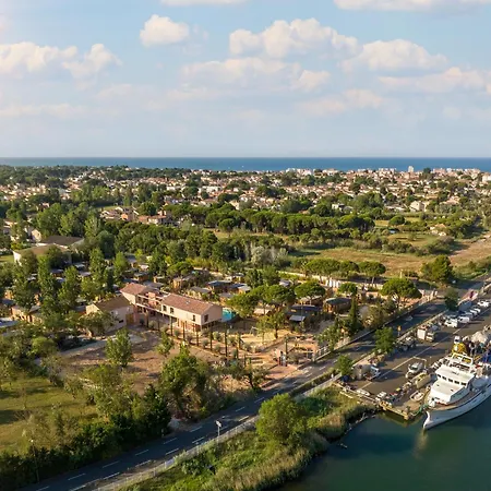 Beautiful With Air Conditioning, In A Park, 1 5 Km From The Le Grau-d'Agde